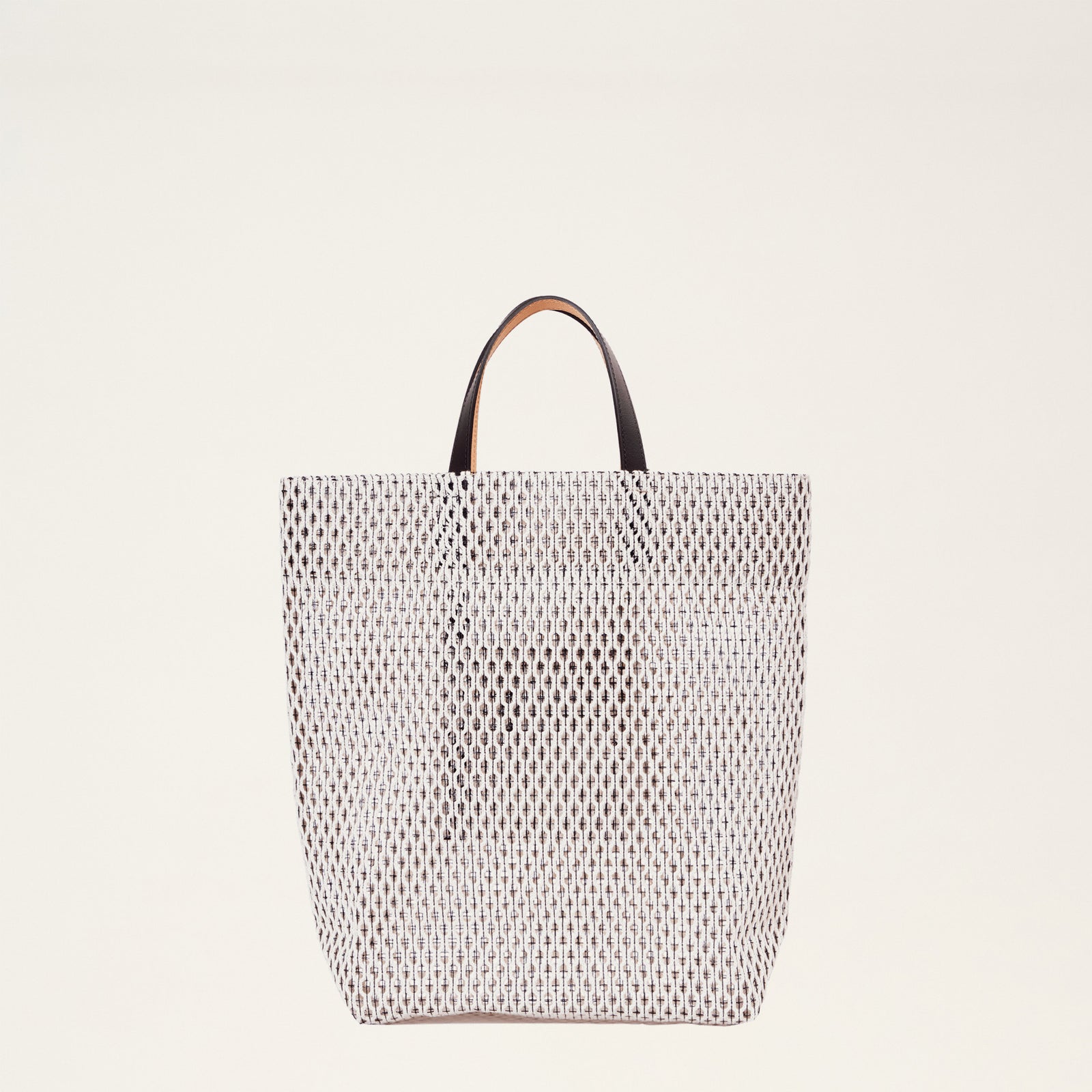 GAP - BLACK×NUDE – MARY AL TERNA