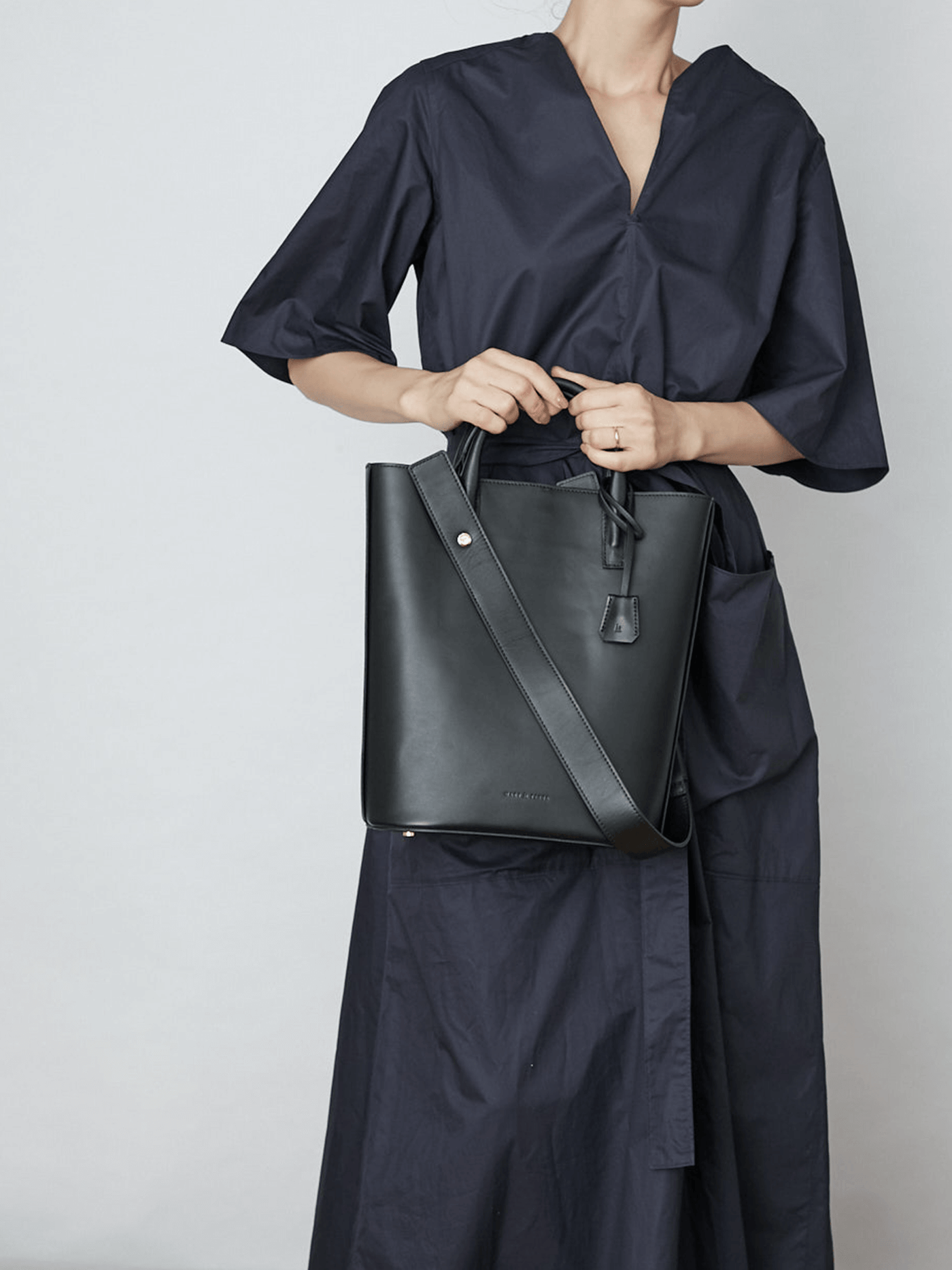 MARY AL TERNA BOW ブラックショルダーバッグ BOW - BLACK – MARY AL TERNA